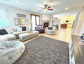 Smart TV, fireplace, books, stereo