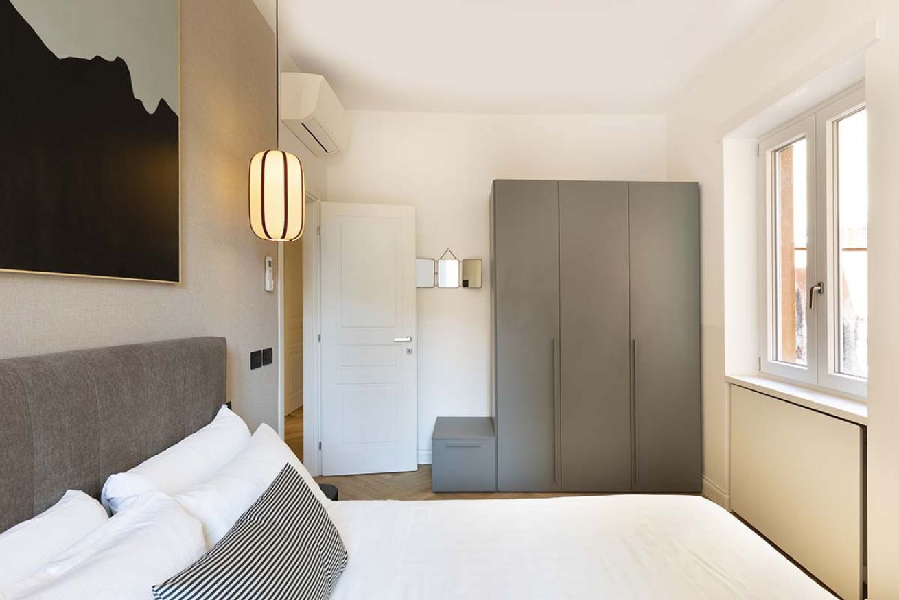 2 Schlafzimmer, Zimmersafe, Schreibtisch, Bügeleisen/Bügelbrett