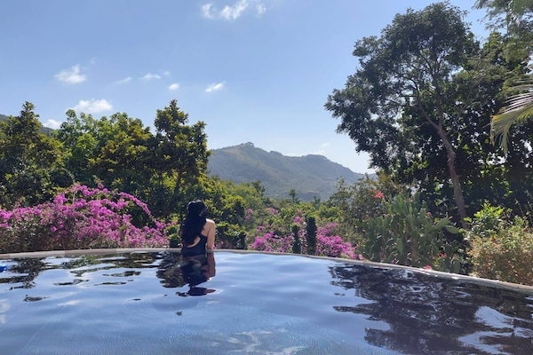 Villa La Fortuna w/lovely apartment and private infirmity swimming pool