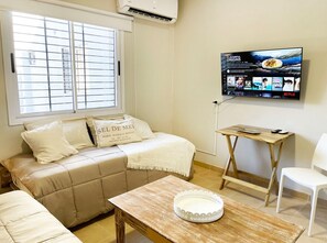 Exclusive House | Living area | 40-inch Smart TV with cable channels, Netflix, pay films