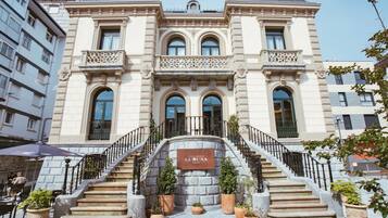 واجهة المنشأة