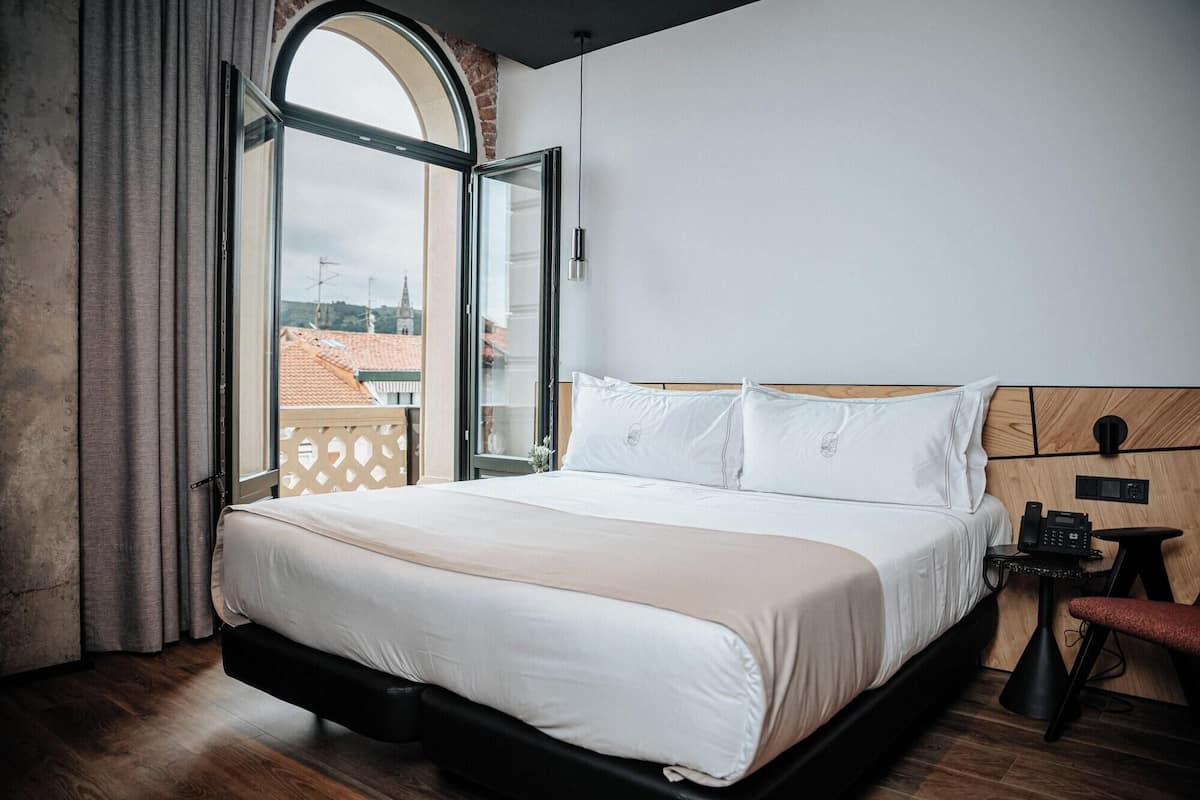 Premium bedding, minibar, desk, laptop workspace