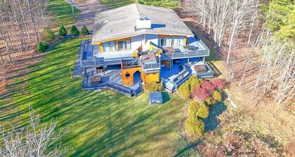 2BR/2BA Suite · Full Kitchen · Fireplace · Private Deck · Sleeps 6