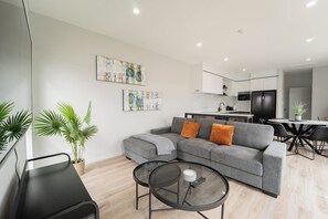 Smart TV - Sunnyhills Viewside Town House | Wi-Fi & Netflix (Auckland)
