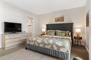 3 bedrooms, iron/ironing board, WiFi, bed sheets - Splendid Desert Modern (Palm Springs)