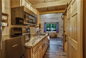 Fridge, microwave, coffee/tea maker, toaster - Riverfront, Authentic, Luxury Log Cabin-Black Bear (Houston)