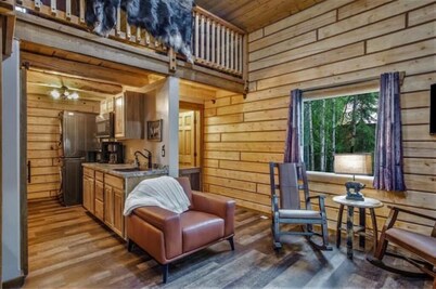 Riverfront, Authentic, Luxury Log Cabin-Black Bear
