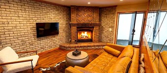 King Suite · Full Kitchen · Fireplace · Private Deck · Sleeps 4