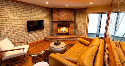 King Suite · Full Kitchen · Fireplace · Private Deck · Sleeps 4