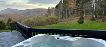 NEW OUTDOOR HOT TUB!  1-Bedroom Luxury Suite + Full Kitch - Haus Windham