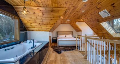 PRESIDENTIAL DUPLEX SUITE WITH HOT TUB AND WRANP AROUND BALCONY