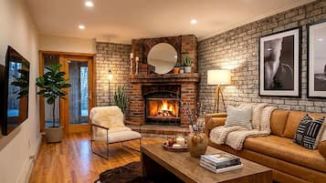 Smart TV, fireplace