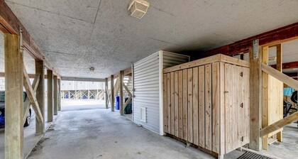 3 bdr, Oceanview, Pool, Private Beach access