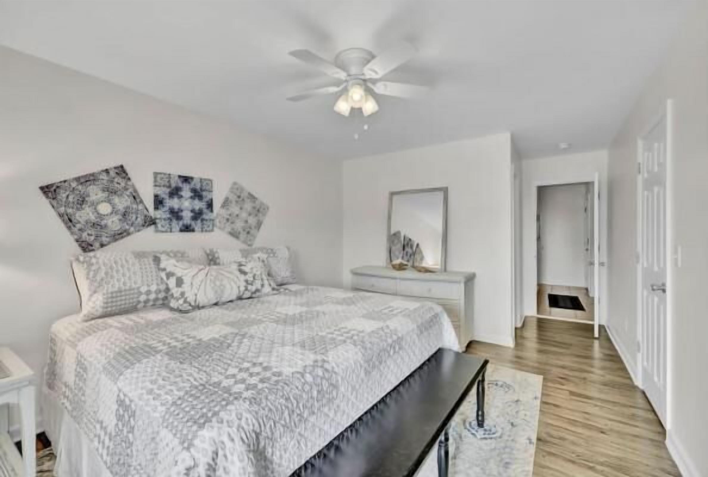 3 bedrooms, WiFi (free), bed sheets