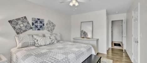 3 bedrooms, WiFi (free), bed sheets