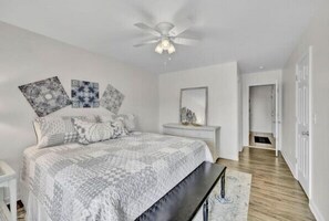 3 bedrooms, desk, iron/ironing board, travel crib