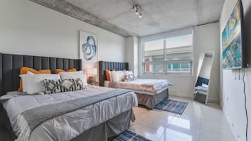 2 عدّة غرف نوم وأغطية فراش متميزة وستائر تعتيم ومكواة/لوح كي