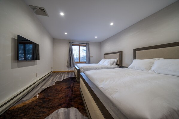 2 bedrooms, in-room safe, iron/ironing board, travel cot