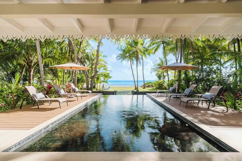 Beachfront Coastal Dream Villa!