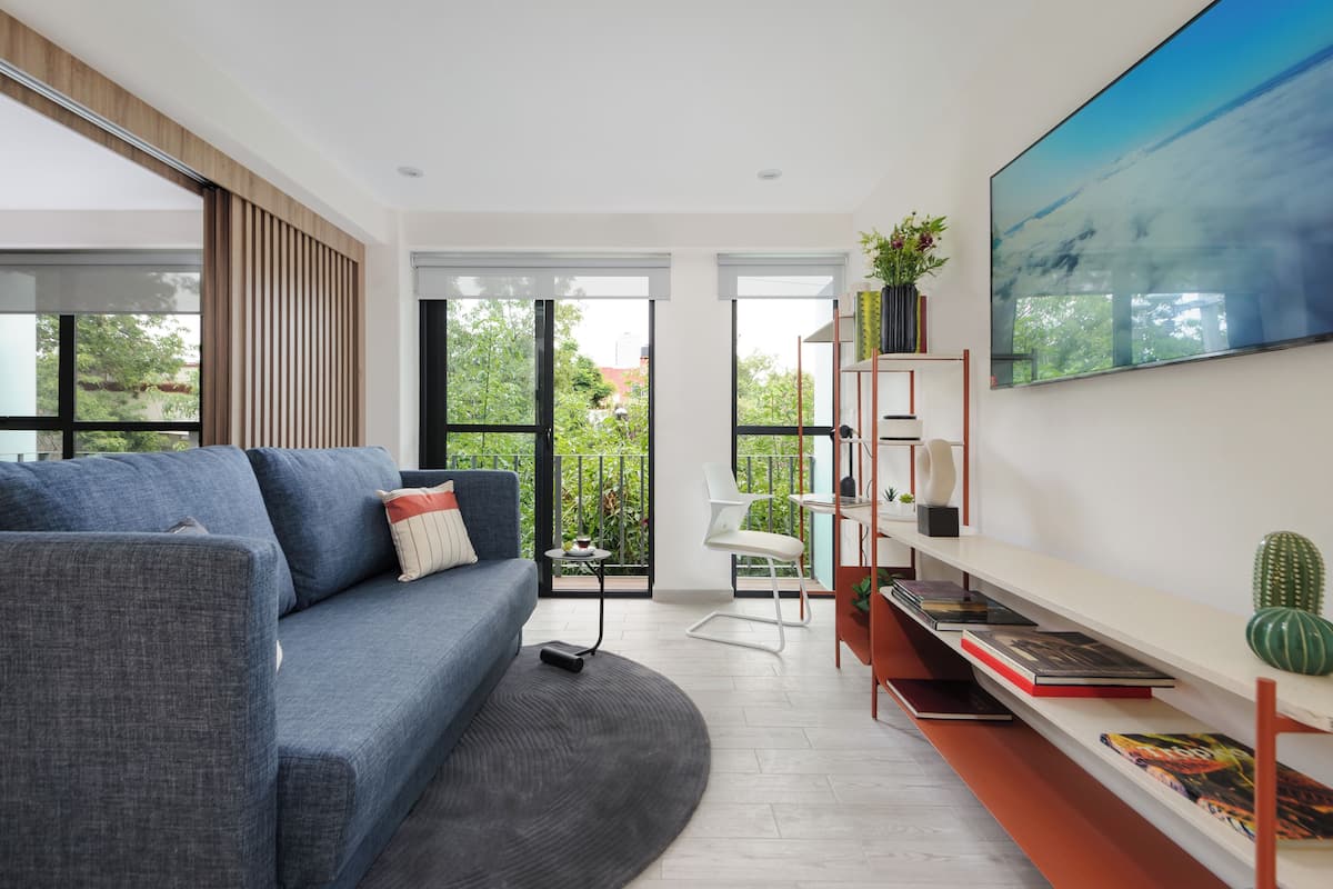 55-inch Smart TV with digital channels, Netflix, streaming services