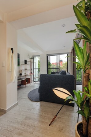 55-inch Smart TV with digital channels, Netflix, streaming services - Choapan 28 - Lux Apartments in Condesa (Mexico City)