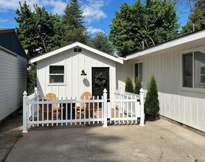 Exterior - Cute brand new studio in a peaceful neighborhood! (Moscow)