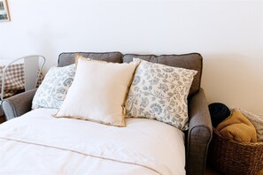1 bedroom, iron/ironing board, WiFi, bed sheets - Cute brand new studio in a peaceful neighborhood! (Moscow)