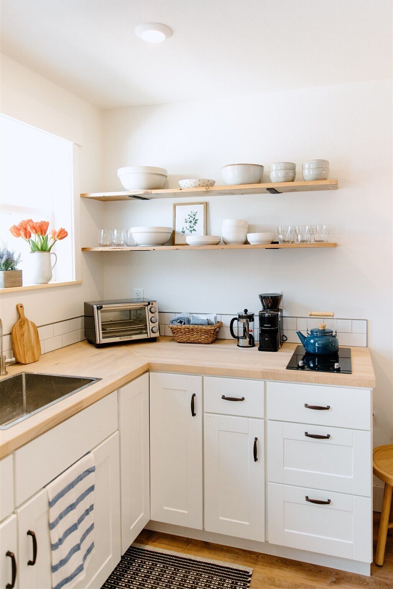 Fridge, microwave, coffee/tea maker, toaster