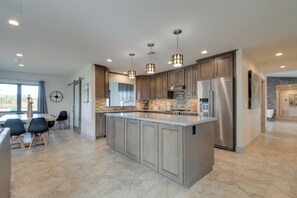 Fridge, microwave, stovetop, dishwasher