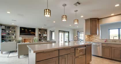 Game Room! Luxury Group Getaway in Fountain Hills