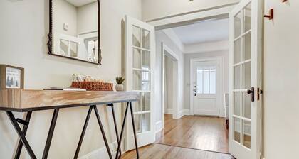 Charming Home in Arts District GVL + 1mi to Falls Park DT+ Artisan Table Swing