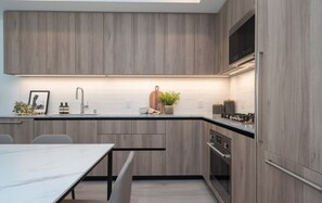 Private kitchen - Level Hollywood- Modern One Bedroom Suite In Hollywood (Los Angeles)