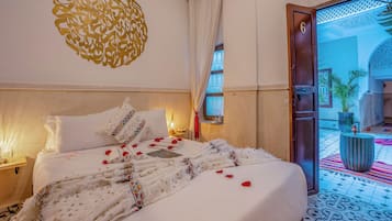 Iron/ironing board, free WiFi, bed sheets