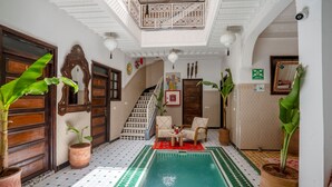 حمّام سباحة خارجي