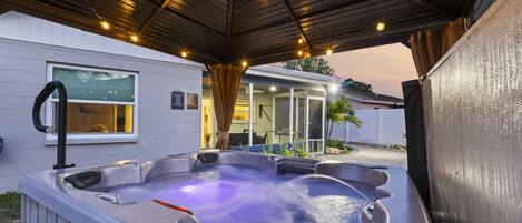 Outdoor spa tub
