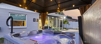 Tropical Fenced Paradise, Hot Tub, & Home Theater