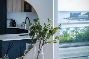 Microwave, oven, stovetop, dishwasher - No. 4 Croft House - Luxury 2 Bed Apartment - Tenby (Tenby)