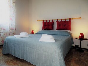 1 chambre, fer et planche à repasser, Wi-Fi gratuit, draps fournis