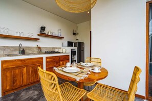 Villa básica, 1 cama King size | Restaurantes