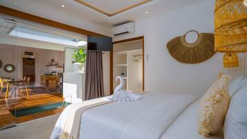 2 bedrooms, in-room safe, iron/ironing board, bed sheets