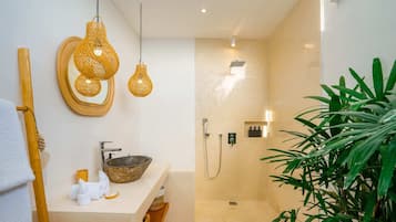 Basic Villa, Multiple Beds | Bathroom | Shower, free toiletries, hair dryer, bidet