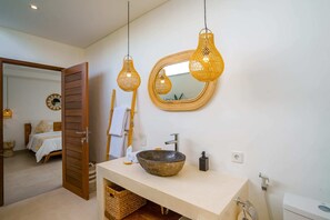 Vila Basic, Beberapa Tempat Tidur | Kamar mandi | Shower, perlengkapan mandi gratis, pengering rambut, dan kloset