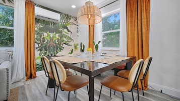 Comfort Apartment | Dining room