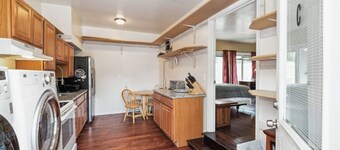 1 bedroom, 1 full bath shower, double vanity, full kitchen, eat in kitchen, deck