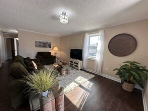 Living area - Carrick Bend -Balcony View of ICW- Dog Friendly! (Coinjock)