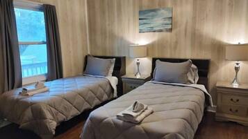 2 bedrooms, iron/ironing board, WiFi, bed sheets