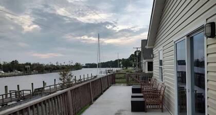 Carrick Bend -Balcony View of ICW- Dog Friendly!
