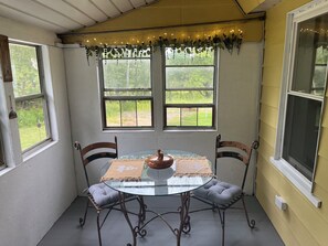 Dining - 1900’s farmhouse with old country charm.  Six miles to Lake Wallenpaupack (Lake Ariel)