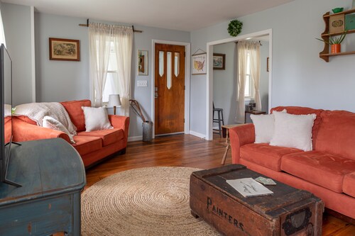 1900’s farmhouse with old country charm.  Six miles to Lake Wallenpaupack