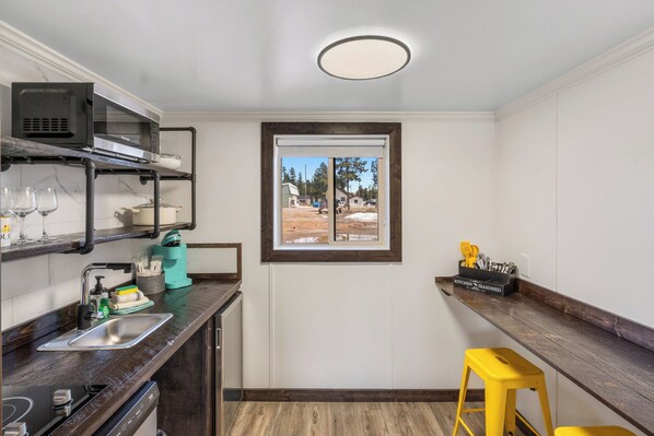 Fridge, microwave, stovetop, coffee/tea maker - Lazy Duck Inn Room #21 (West Yellowstone)